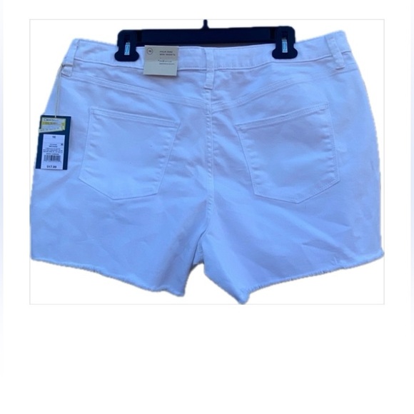 Shorts. - Picture 2 of 11